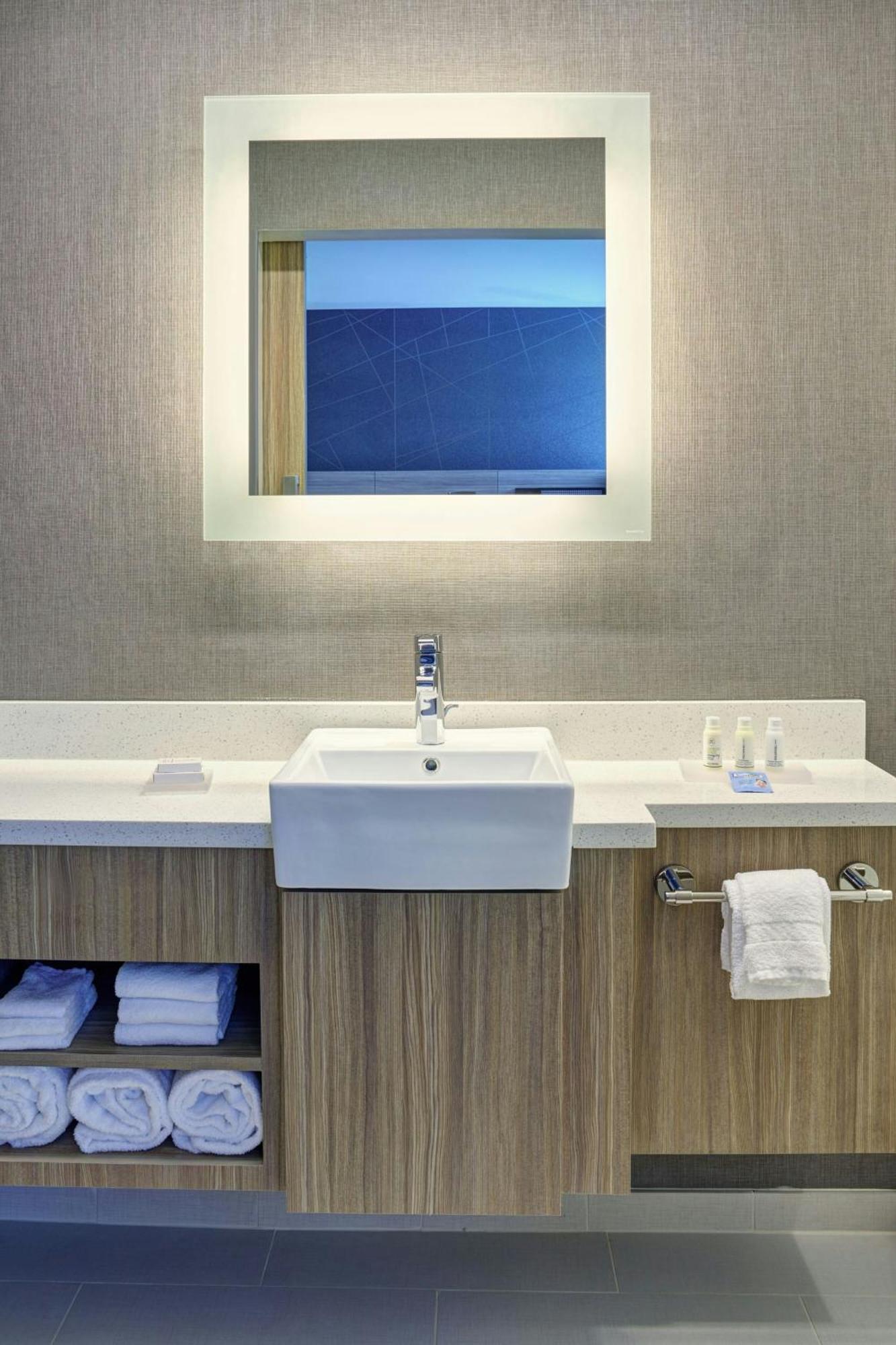 Springhill Suites By Marriott Grand Rapids West Grandville Bagian luar foto